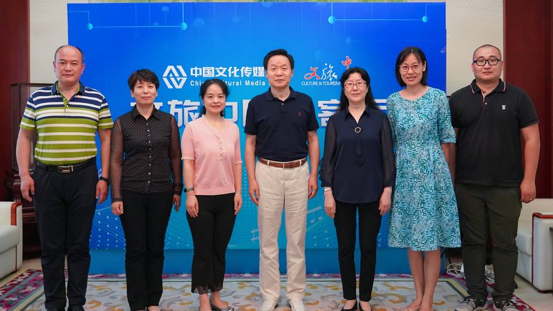 服装带货短视频与直播：两种模式的差异解析